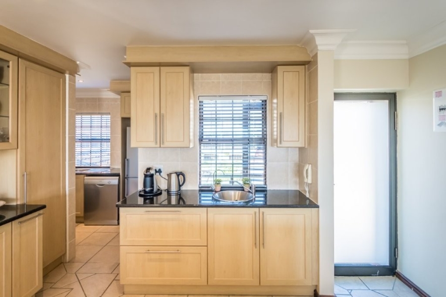 To Let 2 Bedroom Property for Rent in Big Bay Western Cape